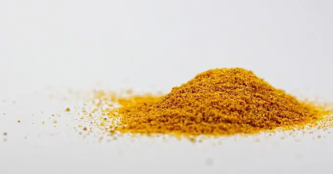 turmeric_brain_benefits_featured turmeric powder on white surface